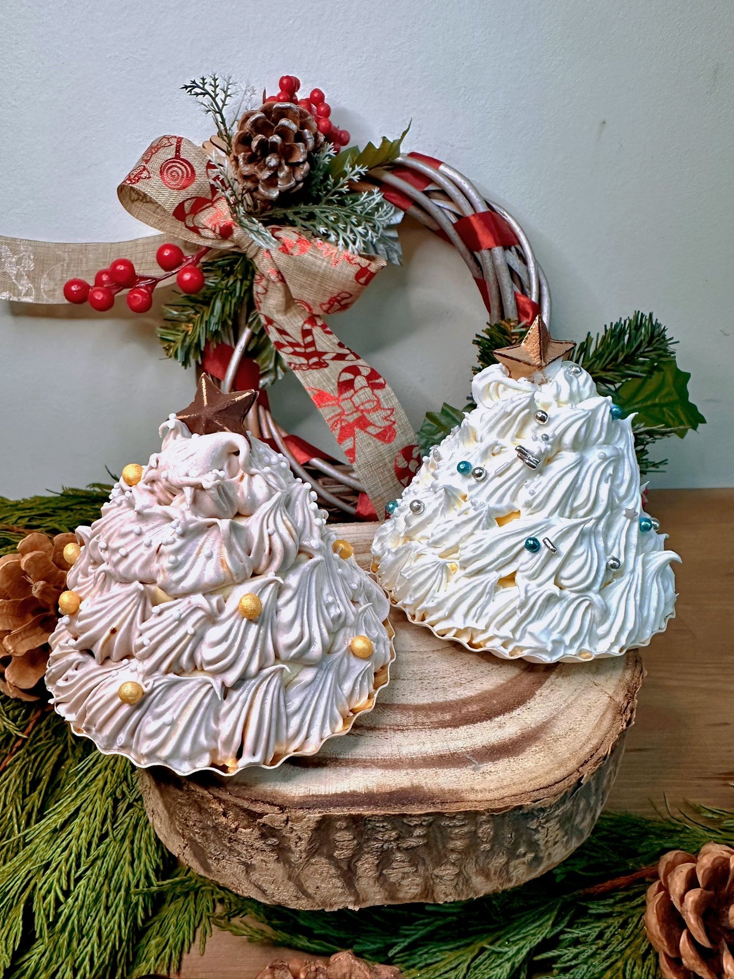 White tree, vanilla or strawberry ice cream